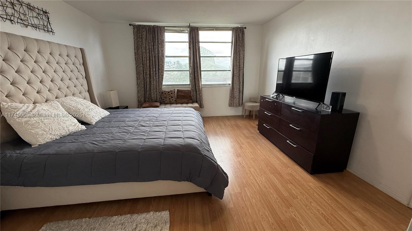FIFITH MOORINGS CONDO - Residential