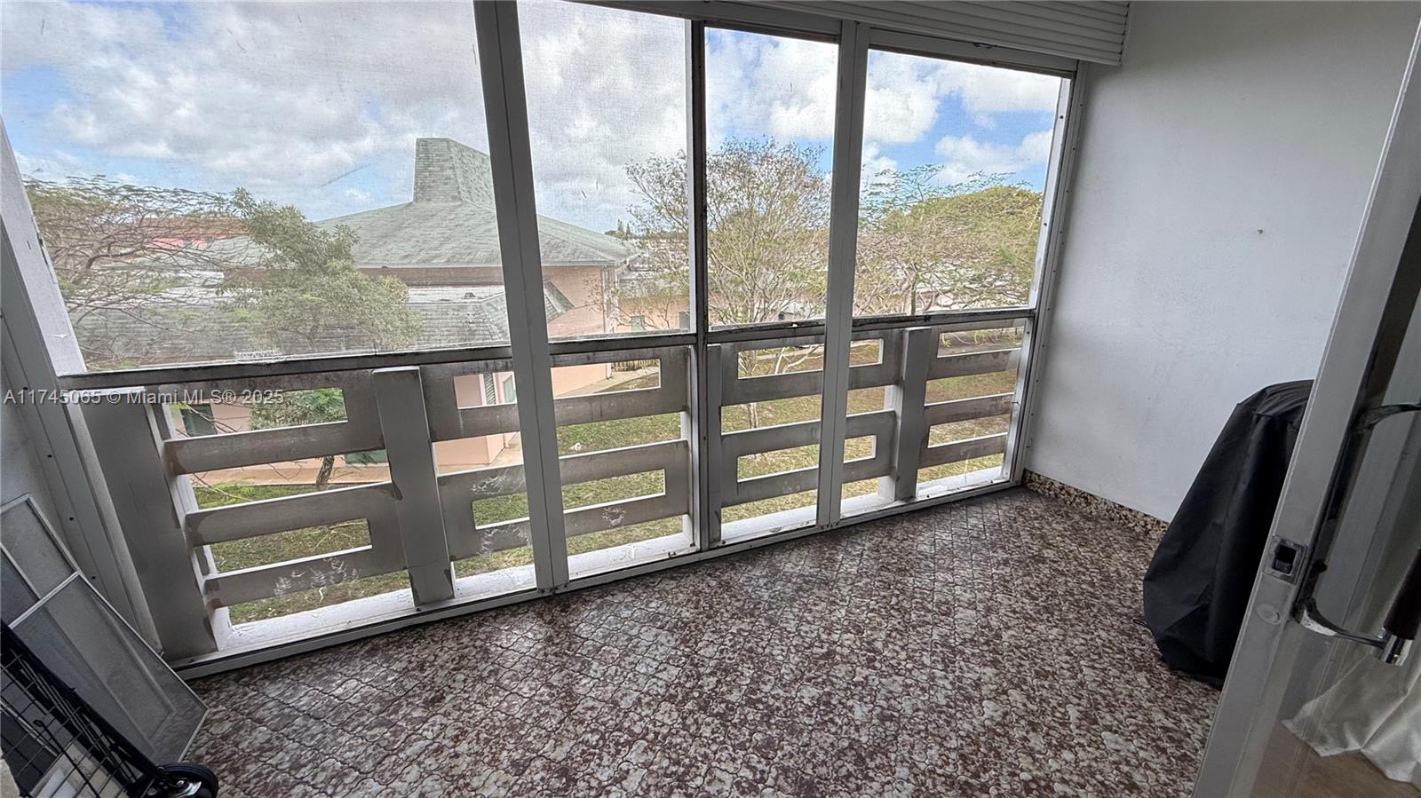 FIFITH MOORINGS CONDO - Residential