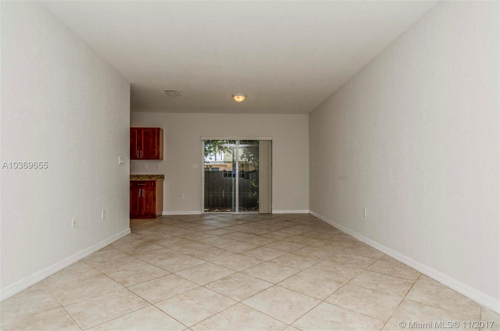 Fourth Court Twnhms 177-3 - Residential Lease