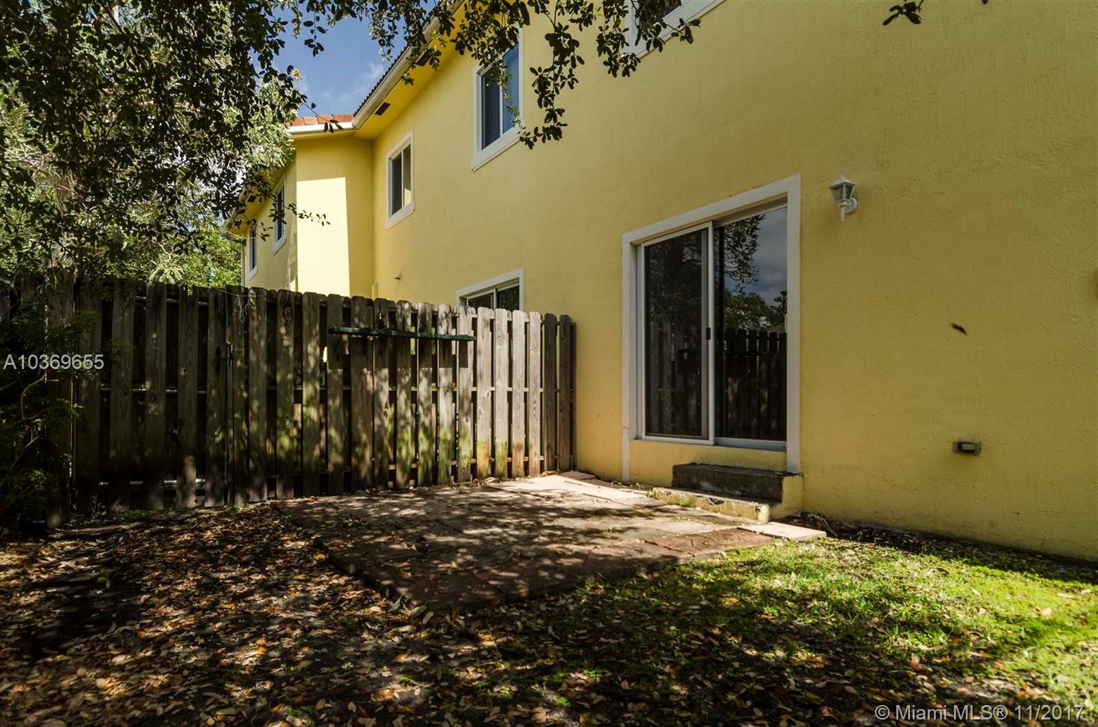 Fourth Court Twnhms 177-3 - Residential Lease