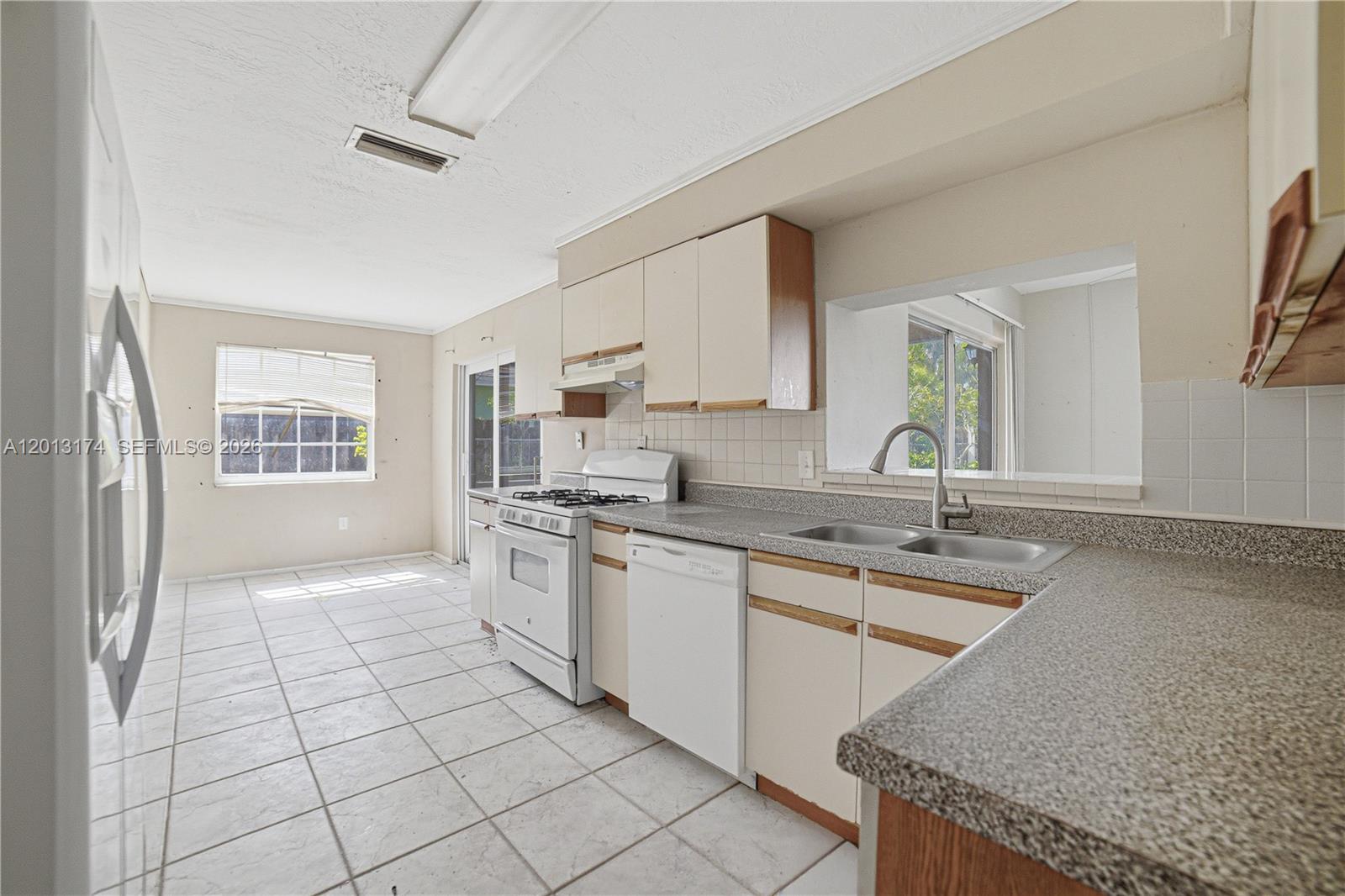 SUNRISE GOLF VILLAGE SEC - Residential