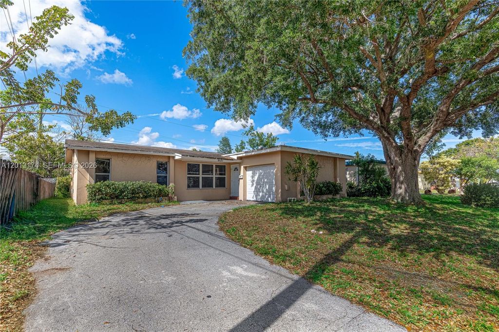 Photo of 9151 NW 21st Mnr, Sunrise, FL 33322 (MLS # A12013174)