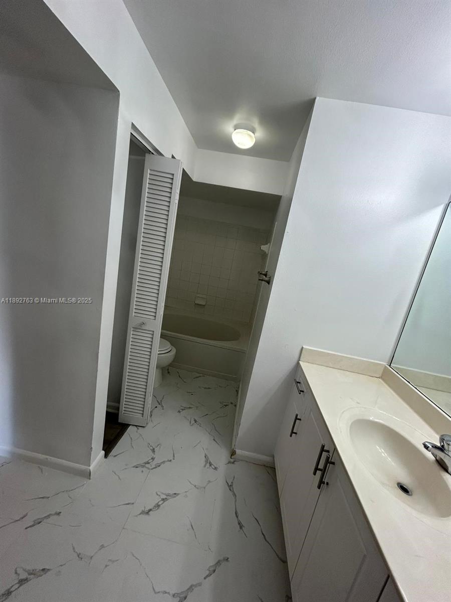 PALM LAKE CONDO - Residential Lease