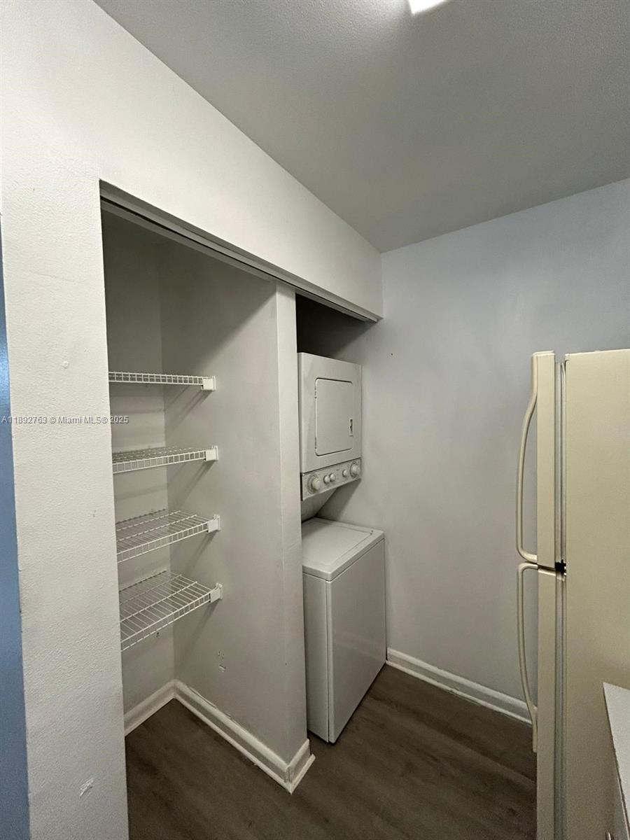 PALM LAKE CONDO - Residential Lease