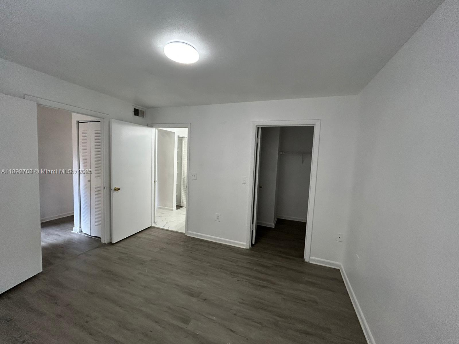 PALM LAKE CONDO - Residential Lease