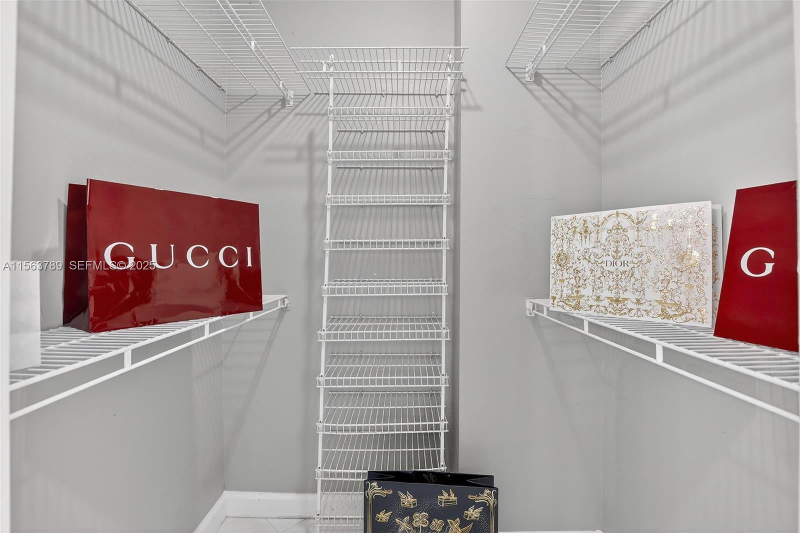 ARLEN HOUSE CONDO - Residential