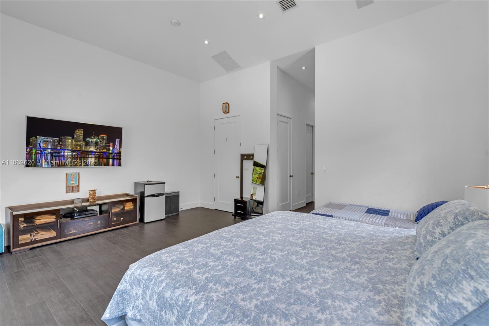 QUEENS COURT ESTATES - Residential