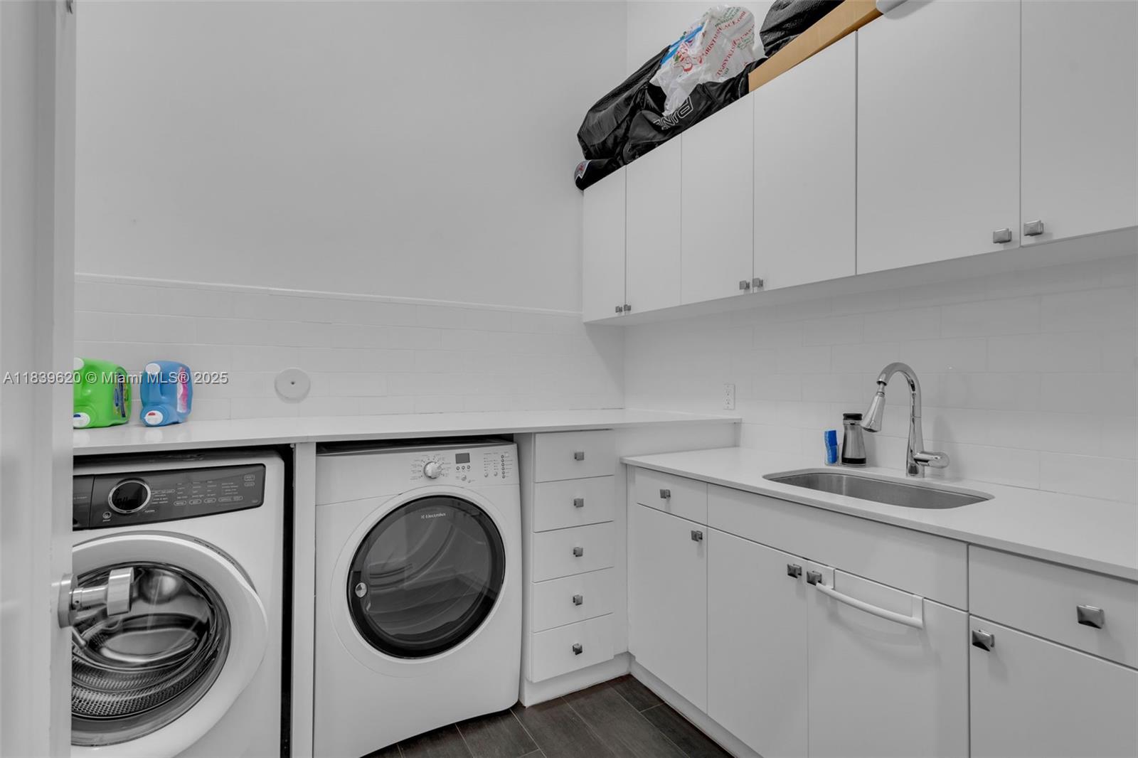 QUEENS COURT ESTATES - Residential