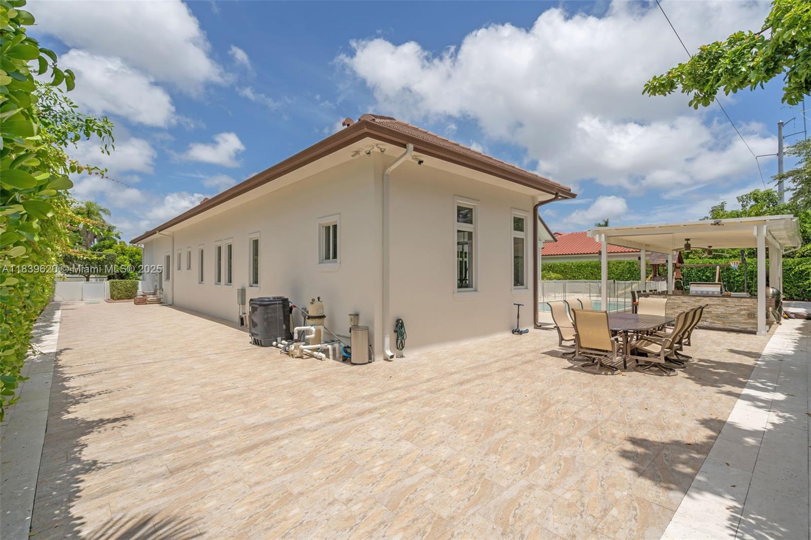 QUEENS COURT ESTATES - Residential