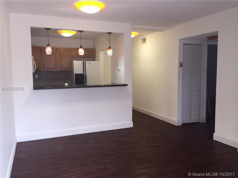 FONTAINEBLEAU GARDEN, 2BEDROOMS ,2 FULL BATHROOMS, IN A FIRST FLOOR,CENTRALLY LOCATED APARTMENT , WALKIND DISTANCE FROM COSTCO, HOME DEPOT, WALLMART, WASHER/DRYER IN UNIT, LAMINATED FLOOR. NO PETS ALLOWED. EASY TO SHOW.CALL LISTING AGENT