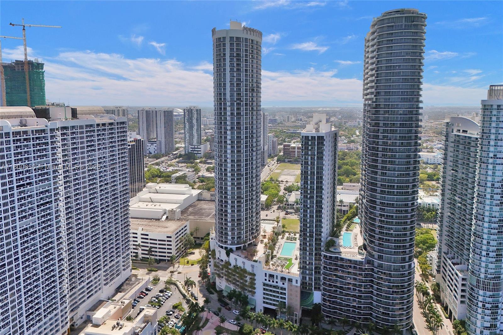 OPERA TOWER CONDO - Residential