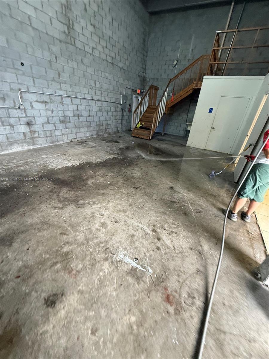 2205 W 80th St F-4