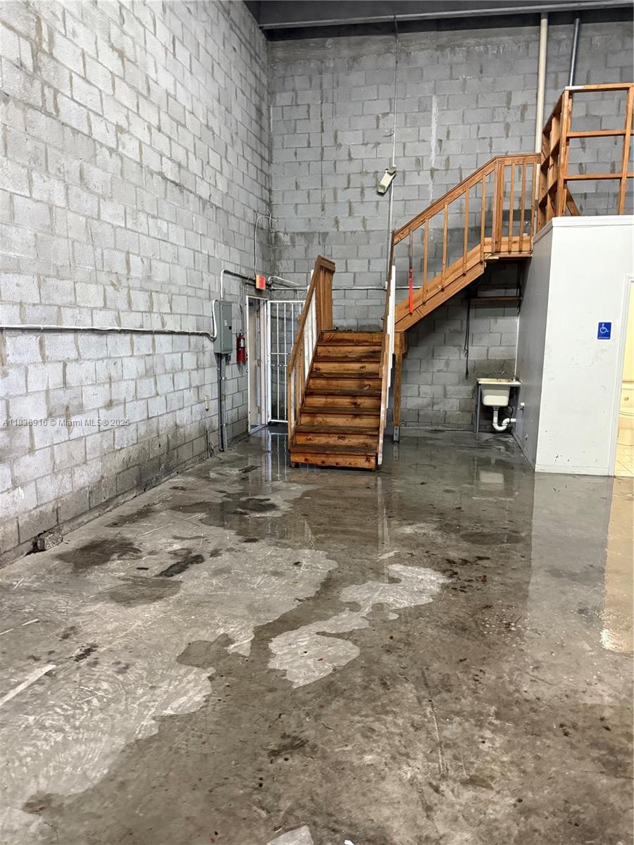 2205 W 80th St F-4