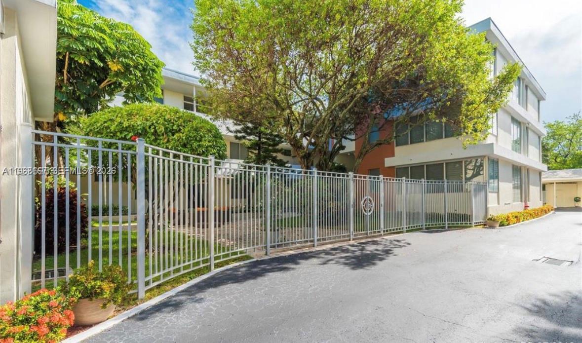 10210 Collins Ave 306