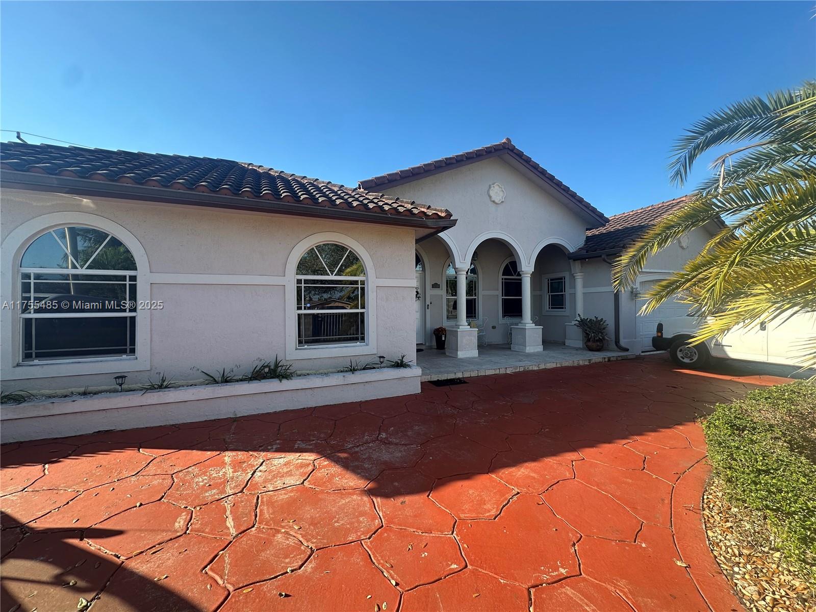 Stunning centrally located one-story. House offers Four comfortable bedrooms, three and a half renovated bathrooms, as well as ample dining, living, and family room room areas. The home also offers a top of the line upgraded kitchen that comes stocked with granite counters, stove-cook top, SS appliances and wood cabinetry. In addition the property sports tastefully detailed crown-molding and baseboards throughout, as well as high ceilings & a large backyard with an oversized Tiki-hut, perfect to entertain