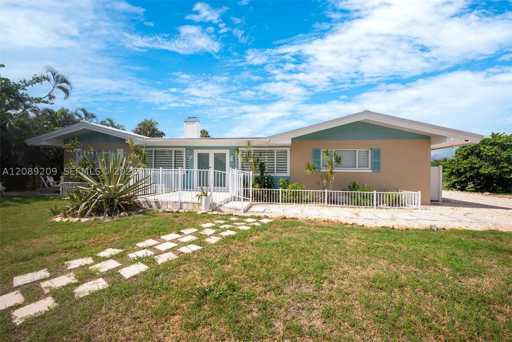 5885 Pine Tree