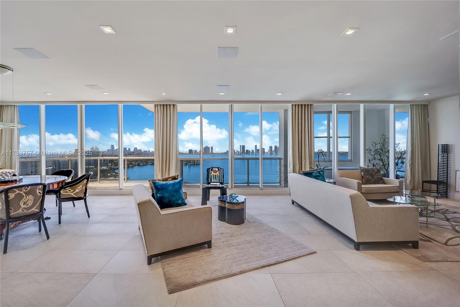 SUNSET HARBOUR NORTH COND - Residential