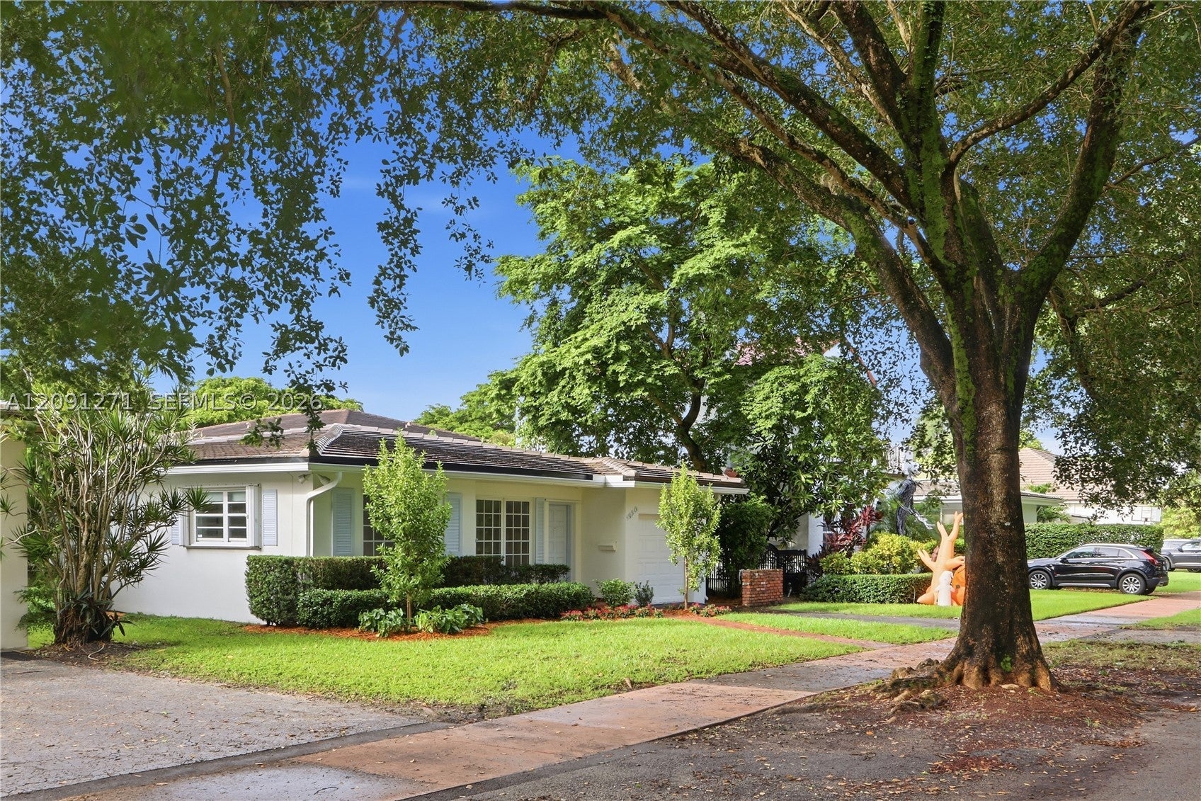 1530 Catalonia Ave