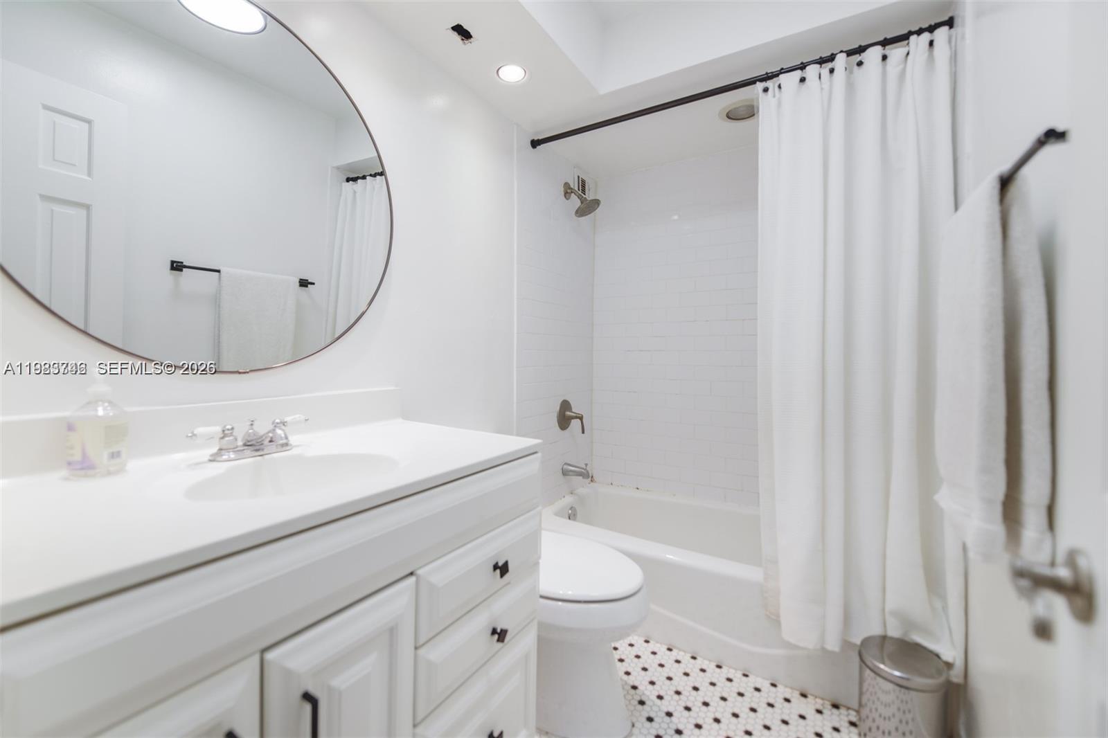 ADMIRAL TOWERS CONDO - Residential