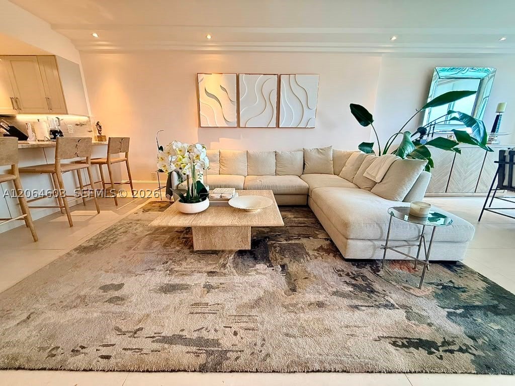 5600 Collins Ave 15S