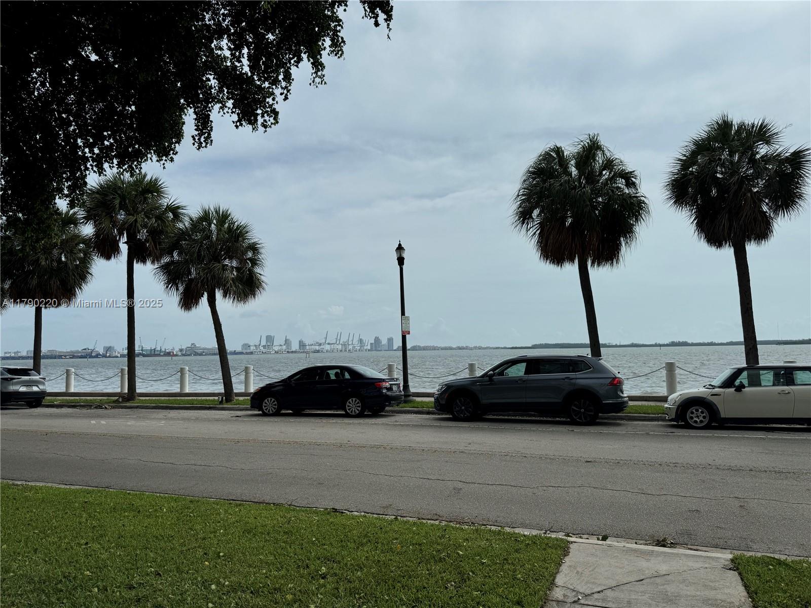 BAYSHORE PLACE CONDO - Residential