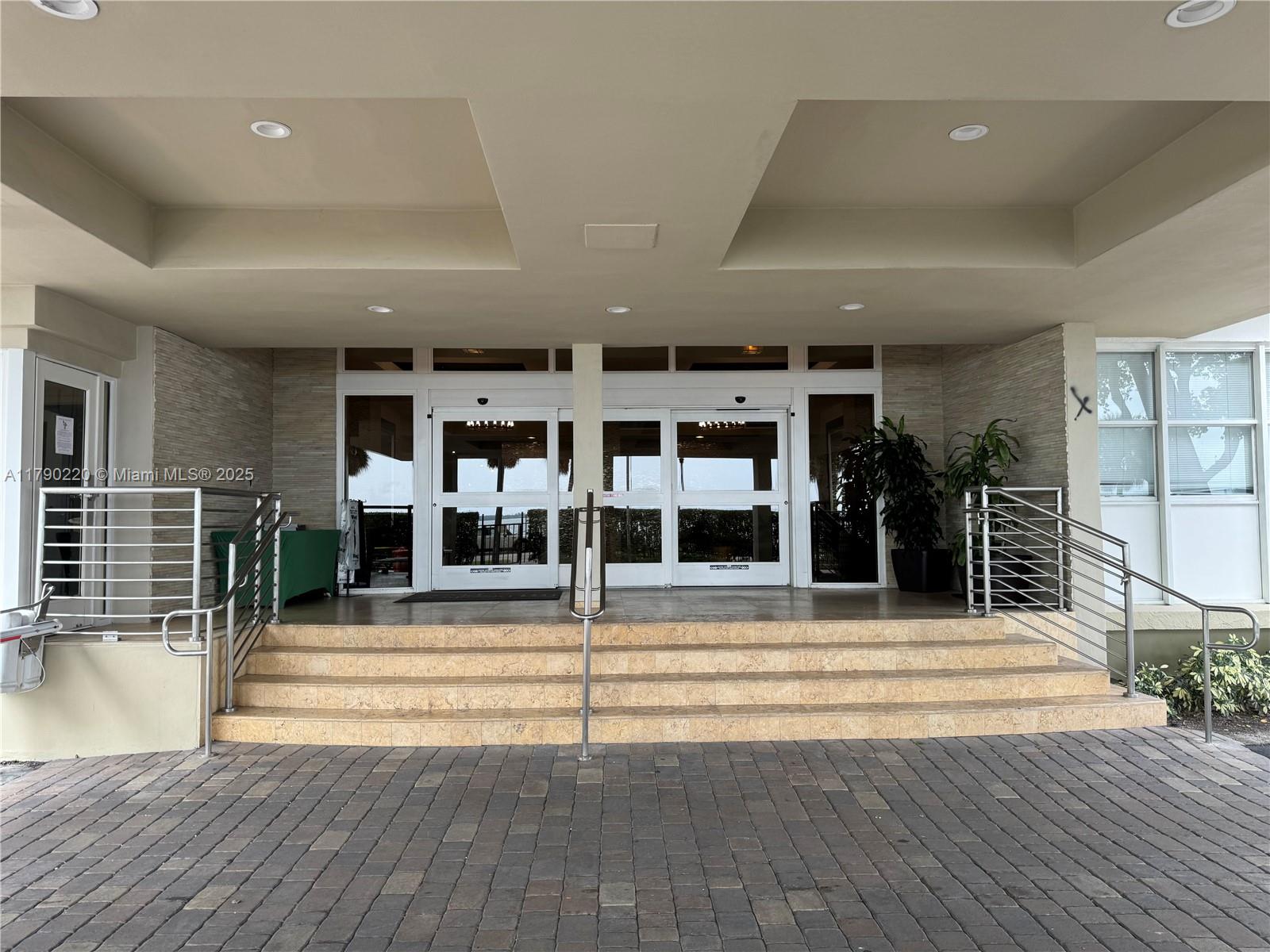 1420 Brickell Bay Dr 103A1