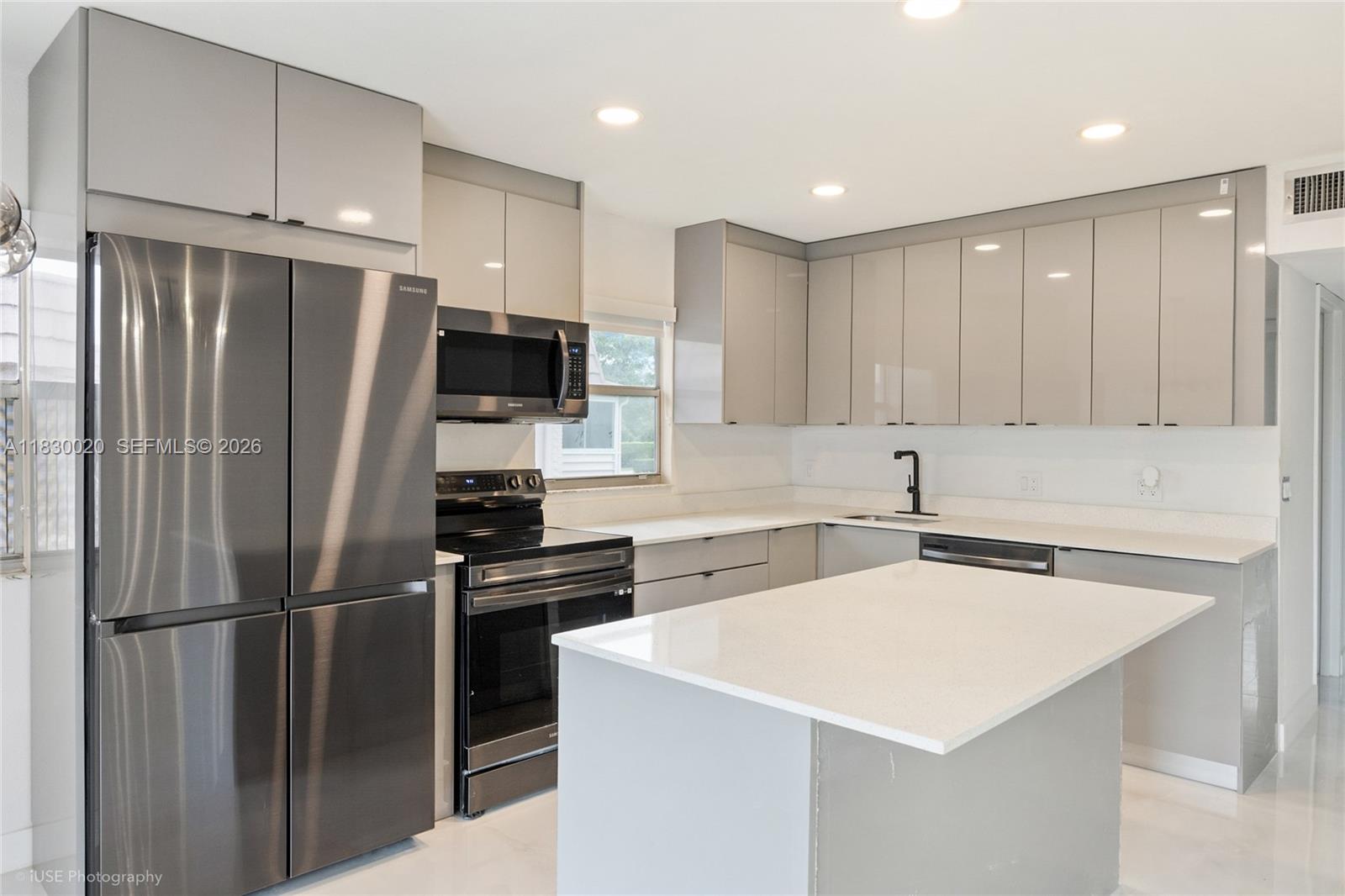 KINGS POINT SAXONY CONDOS - Residential