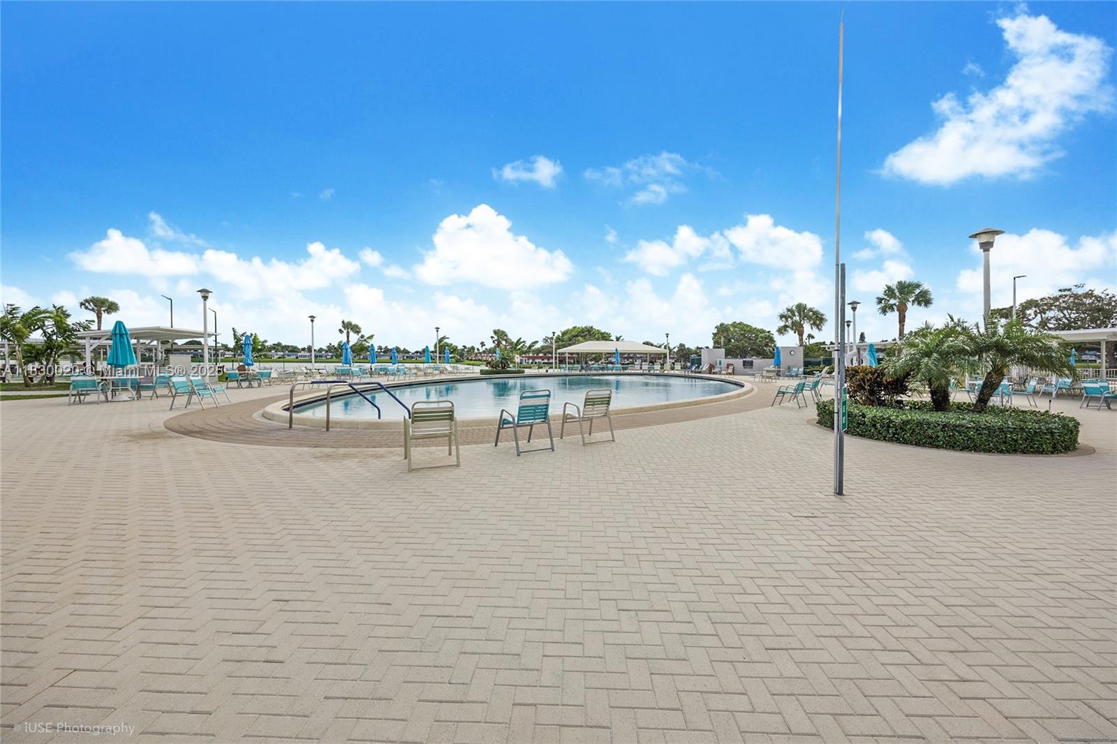 KINGS POINT SAXONY CONDOS - Residential