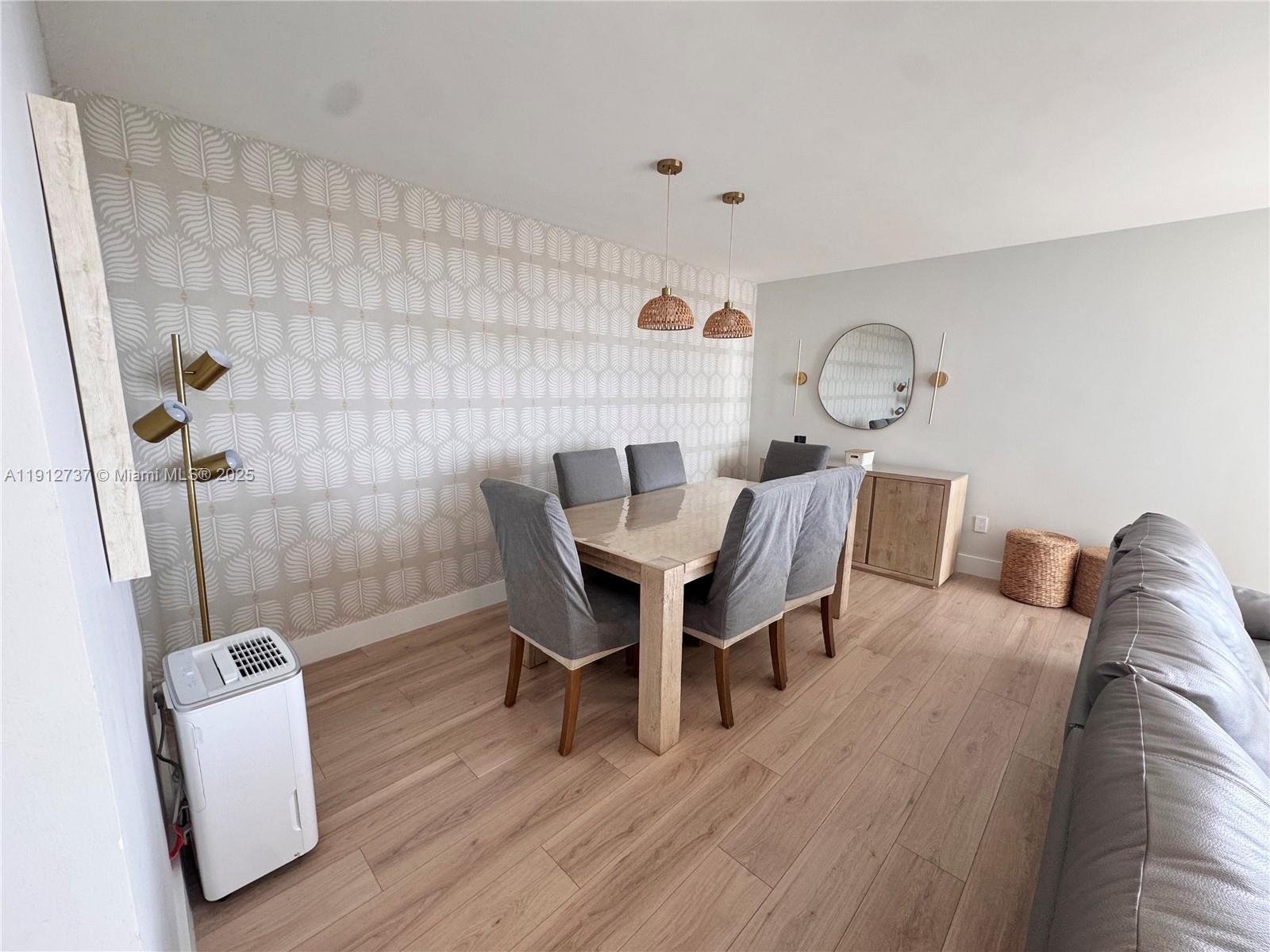 2899 Collins Ave 1212