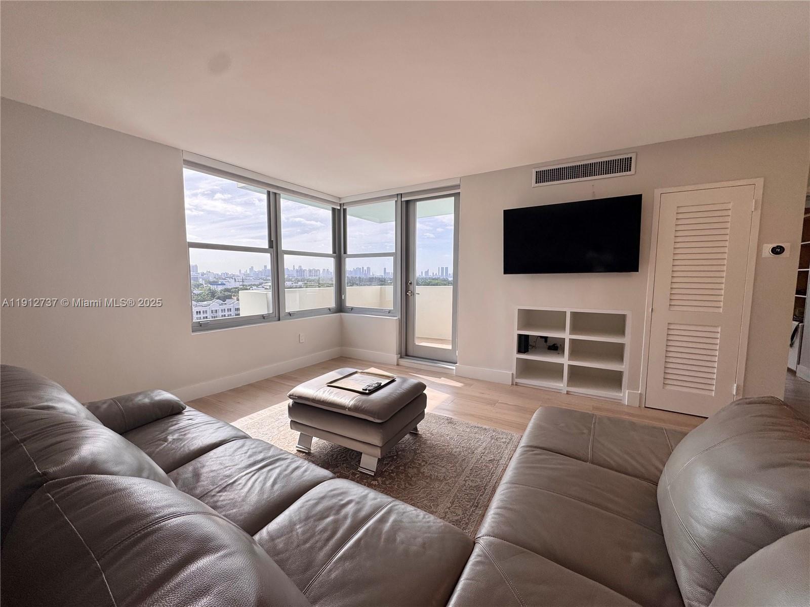 2899 Collins Ave 1212