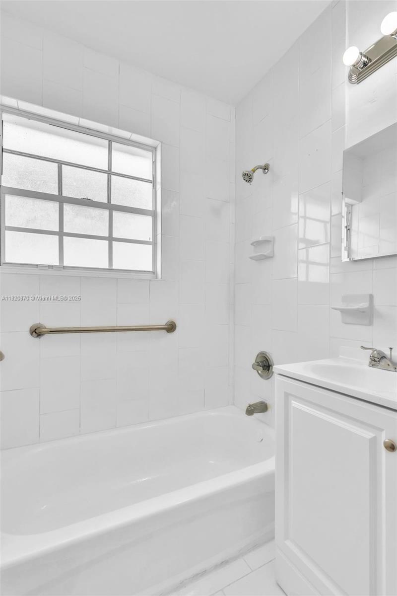 BISCAYNE BCH SUB - Residential Income