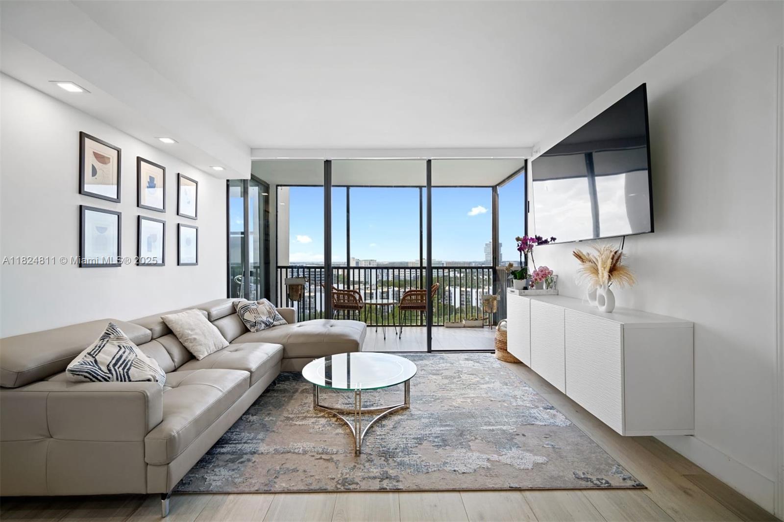 20301 W Country Club Dr 1822, Aventura, FL, 33180/$360,000 1 20301 W Country Club Dr 1822