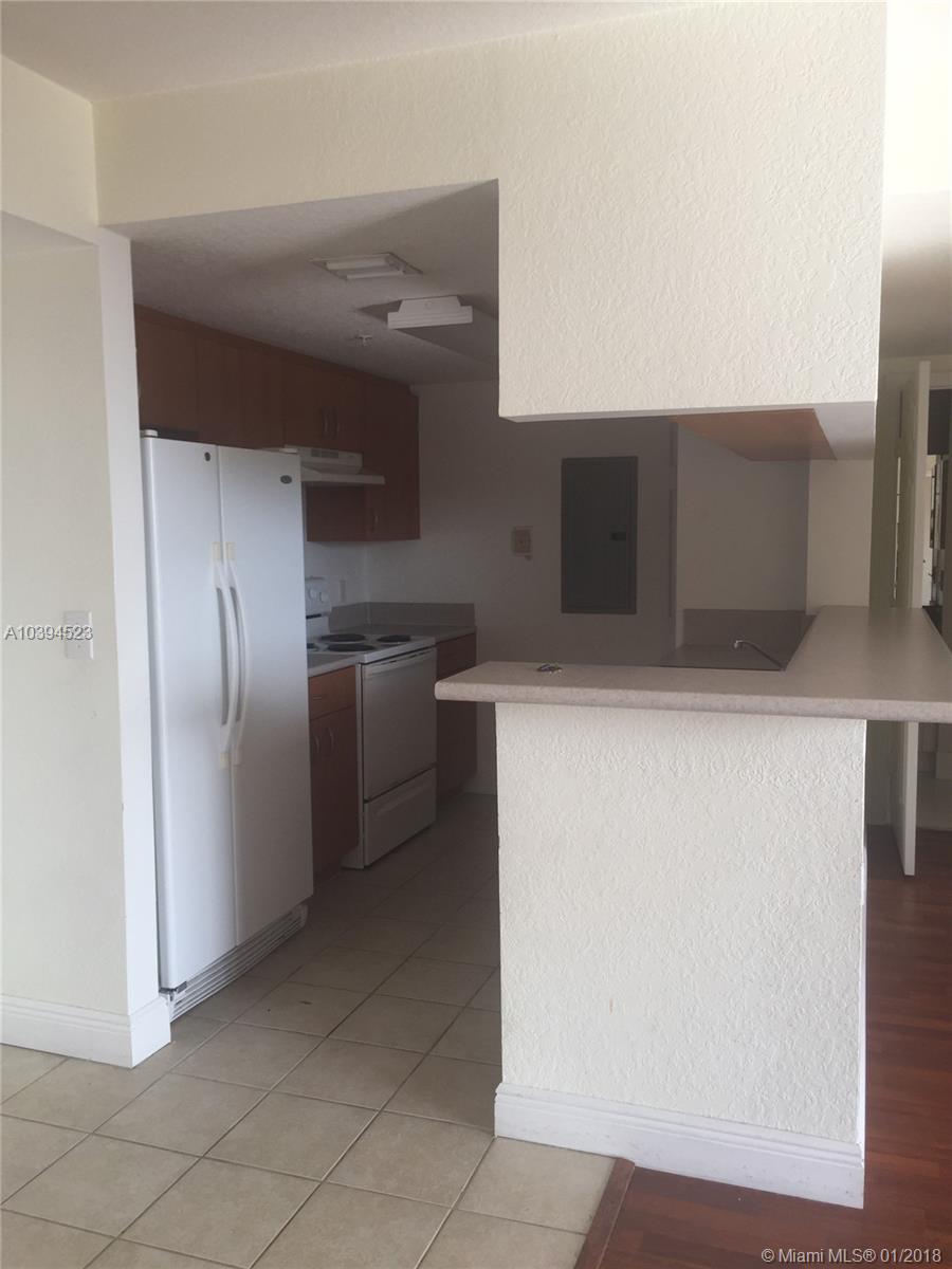 WALKING DISTANCE TO UNIVERSITY OF MIAMI SCHOOL OF MEDICINE & STATE ATTY OFFICE. MINUTES TO DOWNTOWN MIAMI,BRICKELL & THE BEACHES,MINUTES TO 836 & I-95.EZ TO SHOW. BLDG HAS SECURITY Very nice family environment.