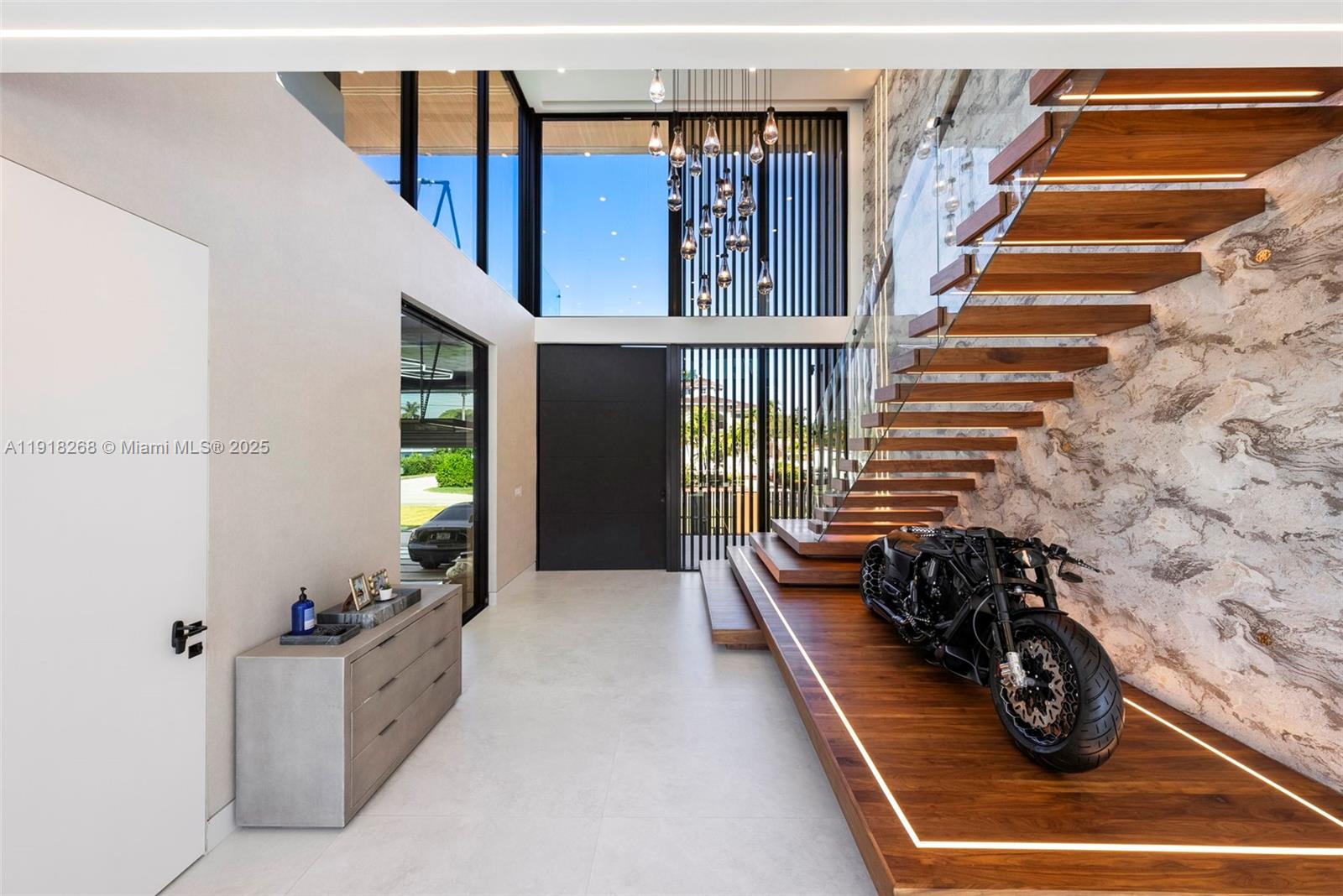 HOLLYWOOD GOLF ESTATES SE - Residential Lease