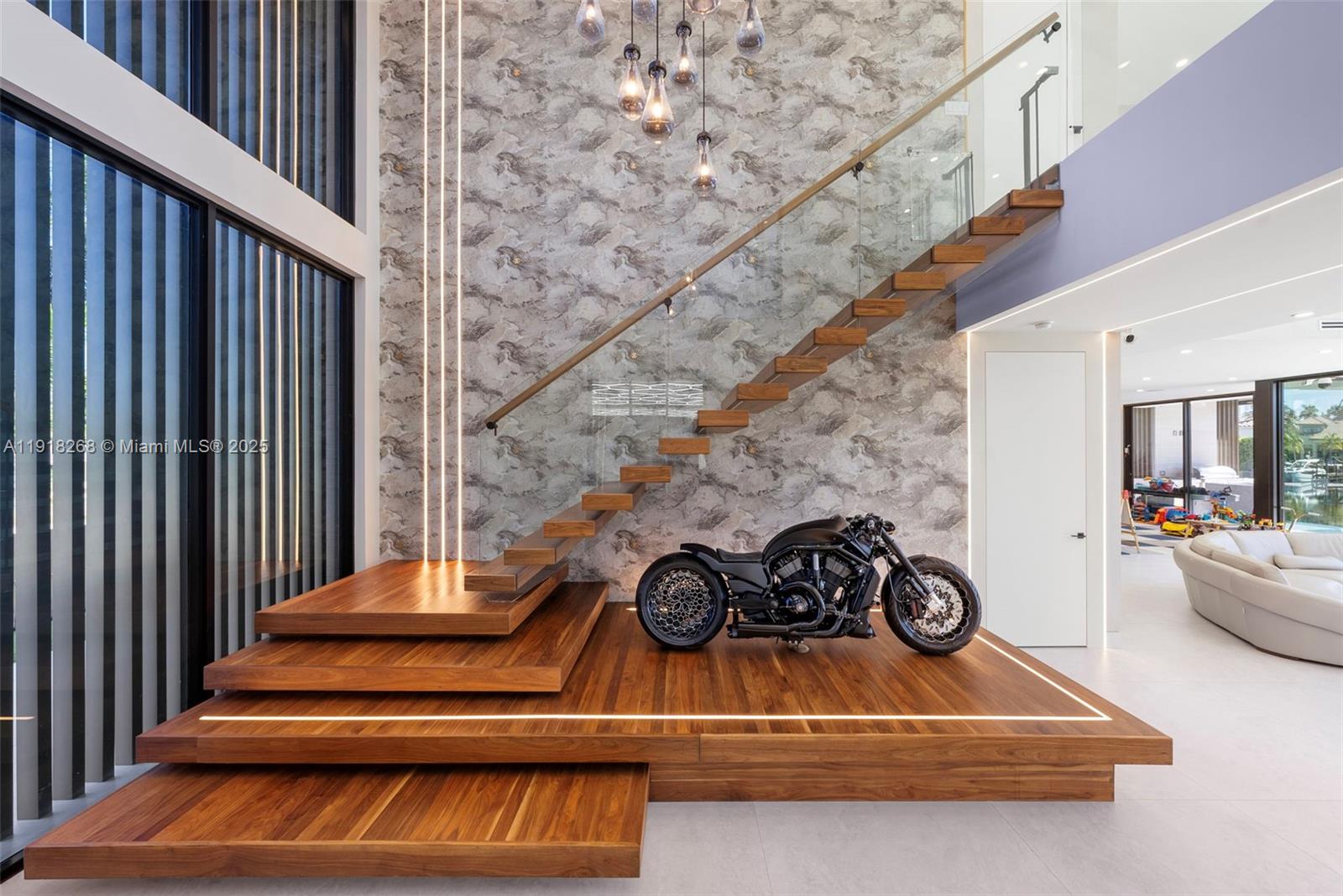 HOLLYWOOD GOLF ESTATES SE - Residential Lease