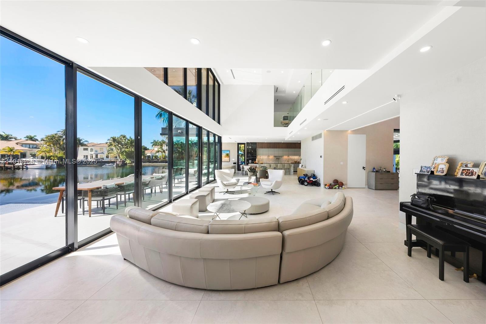 HOLLYWOOD GOLF ESTATES SE - Residential Lease