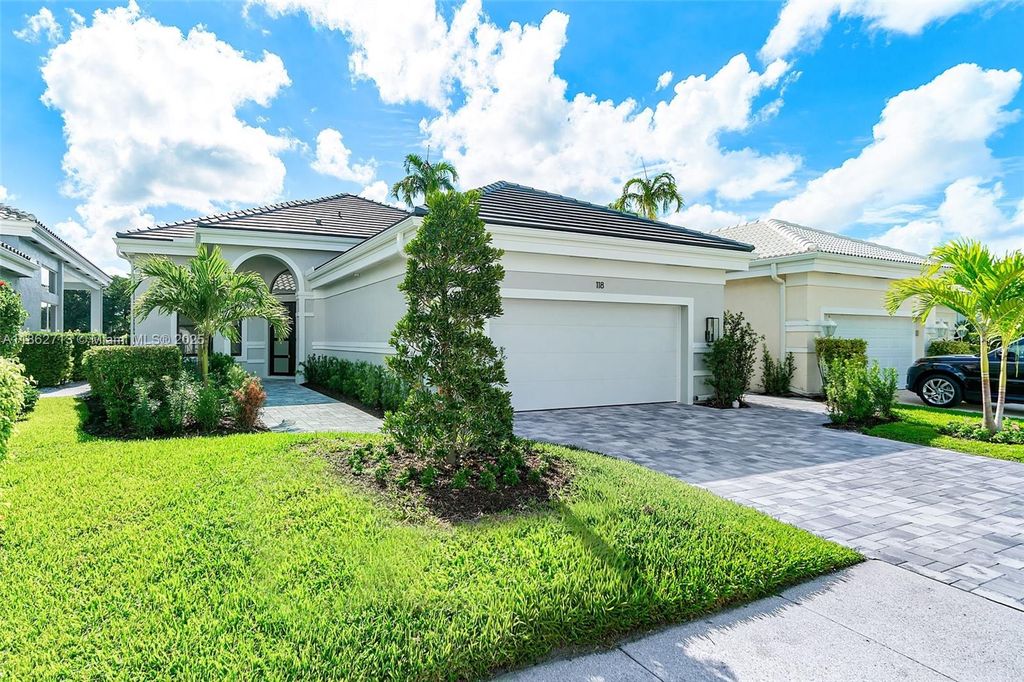 Photo of 118 Emerald Key Ln, Palm Beach Gardens, FL 33418 (MLS # A11862713)