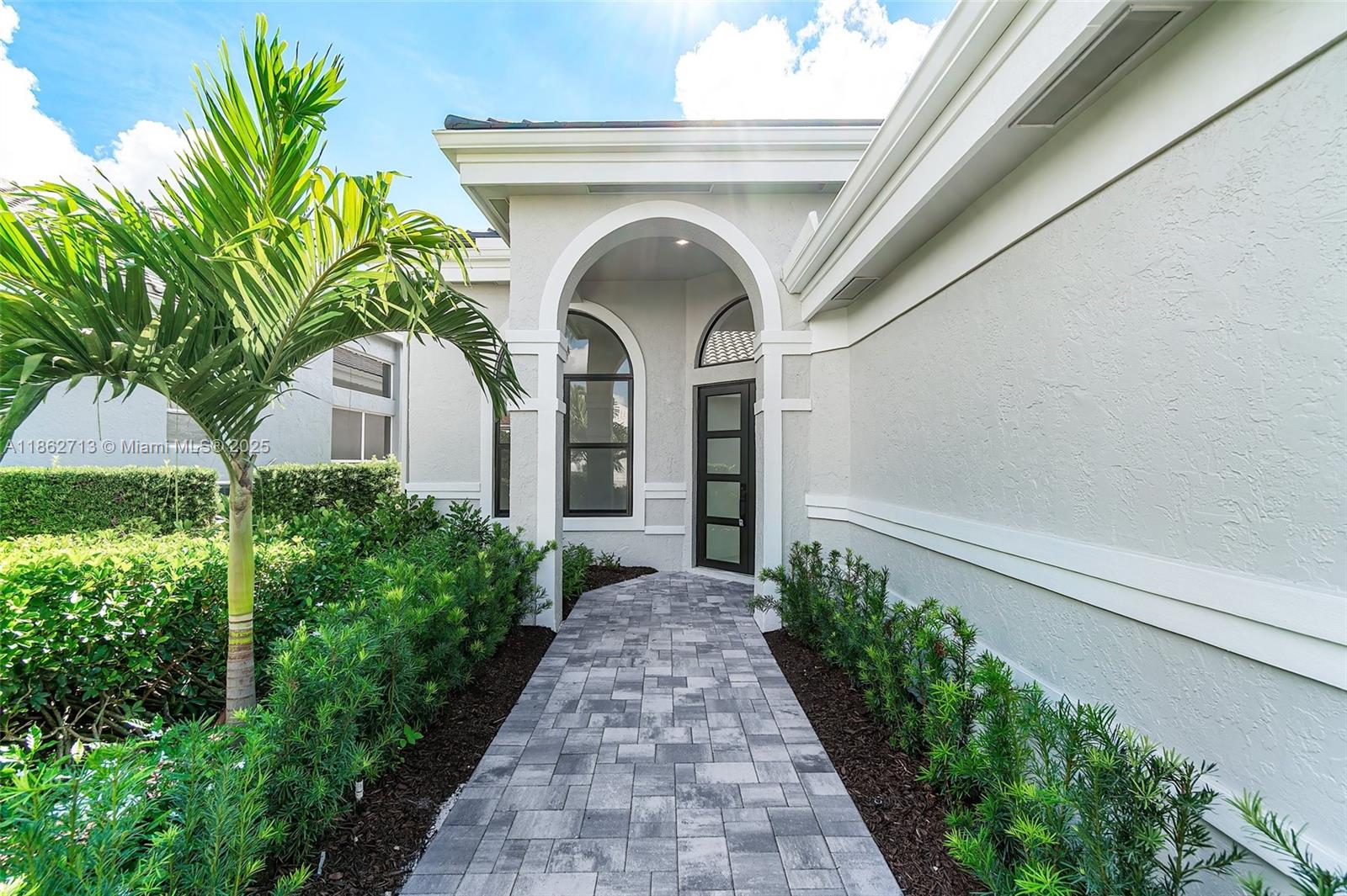 118 Emerald Key Ln
