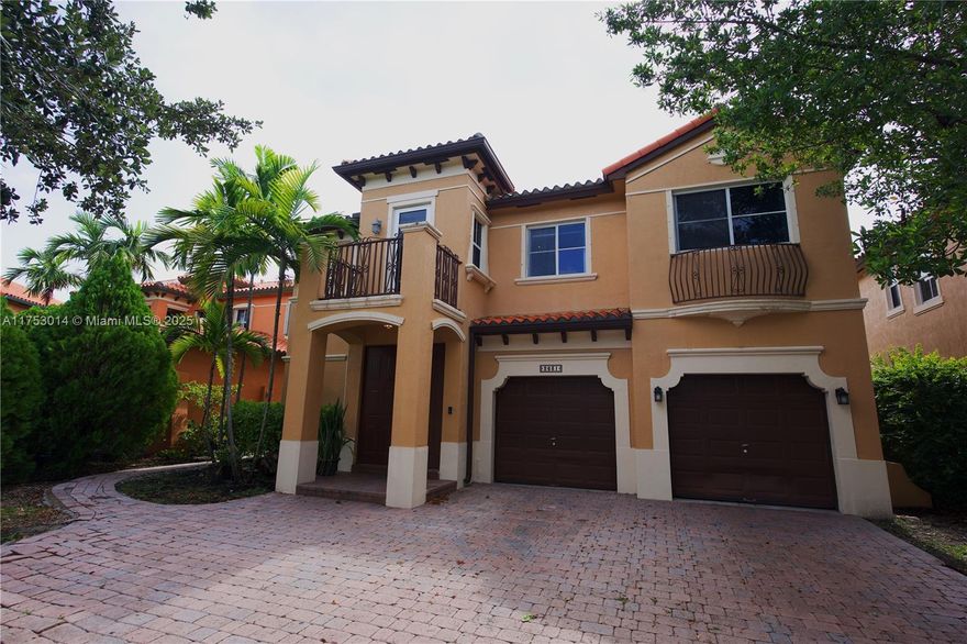 Short term rental fully furnished! Price showed is per week. 

Welcome to your tropical retreat in Miami! This stunning vacation home combines modern luxury with the vibrant charm of South Florida. Nestled in a prime location. Explore the best of Miami right at your doorstep. From world-renowned beaches and vibrant nightlife to eclectic dining options and cultural landmarks, there’s something for everyone. Whether you’re here to relax or to experience the excitement of Miami, this vacation rental is your perfect home away from home.