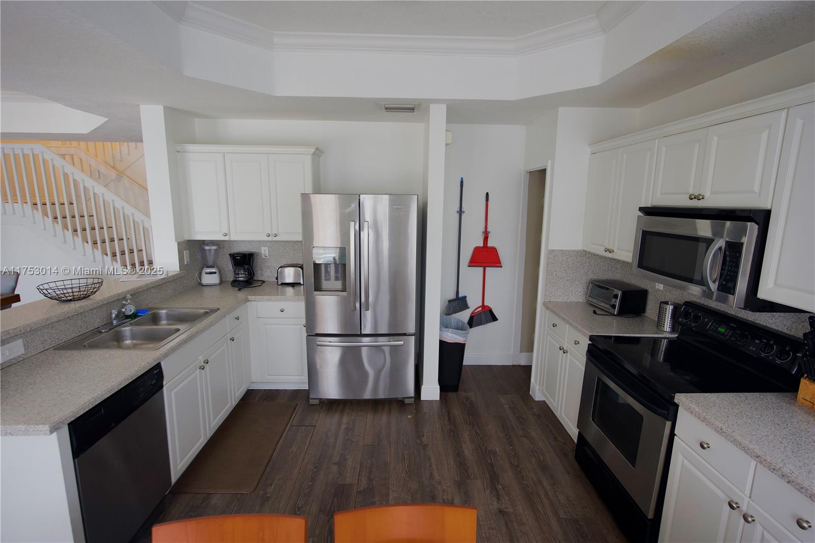 EGRET LAKES ESTATES SEC 3 - Residential Lease