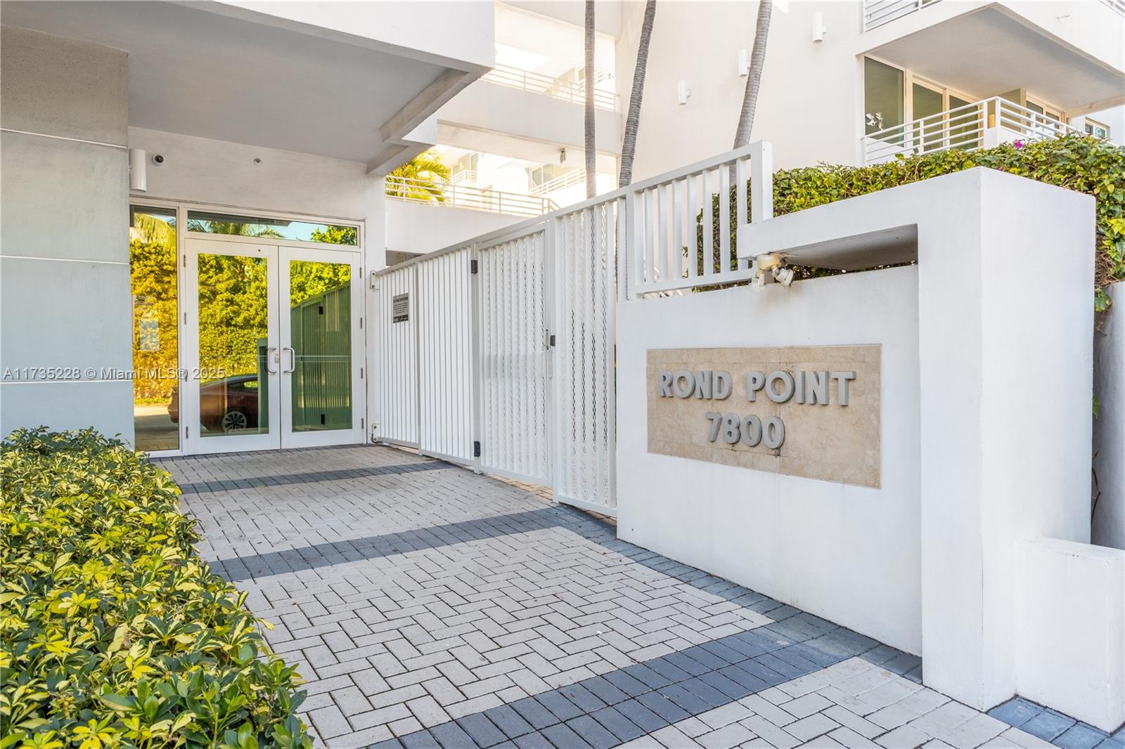 ROND POINT CONDO - Residential