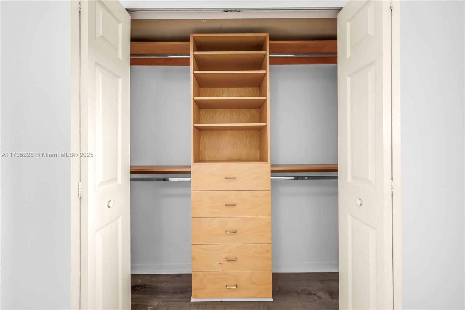 ROND POINT CONDO - Residential