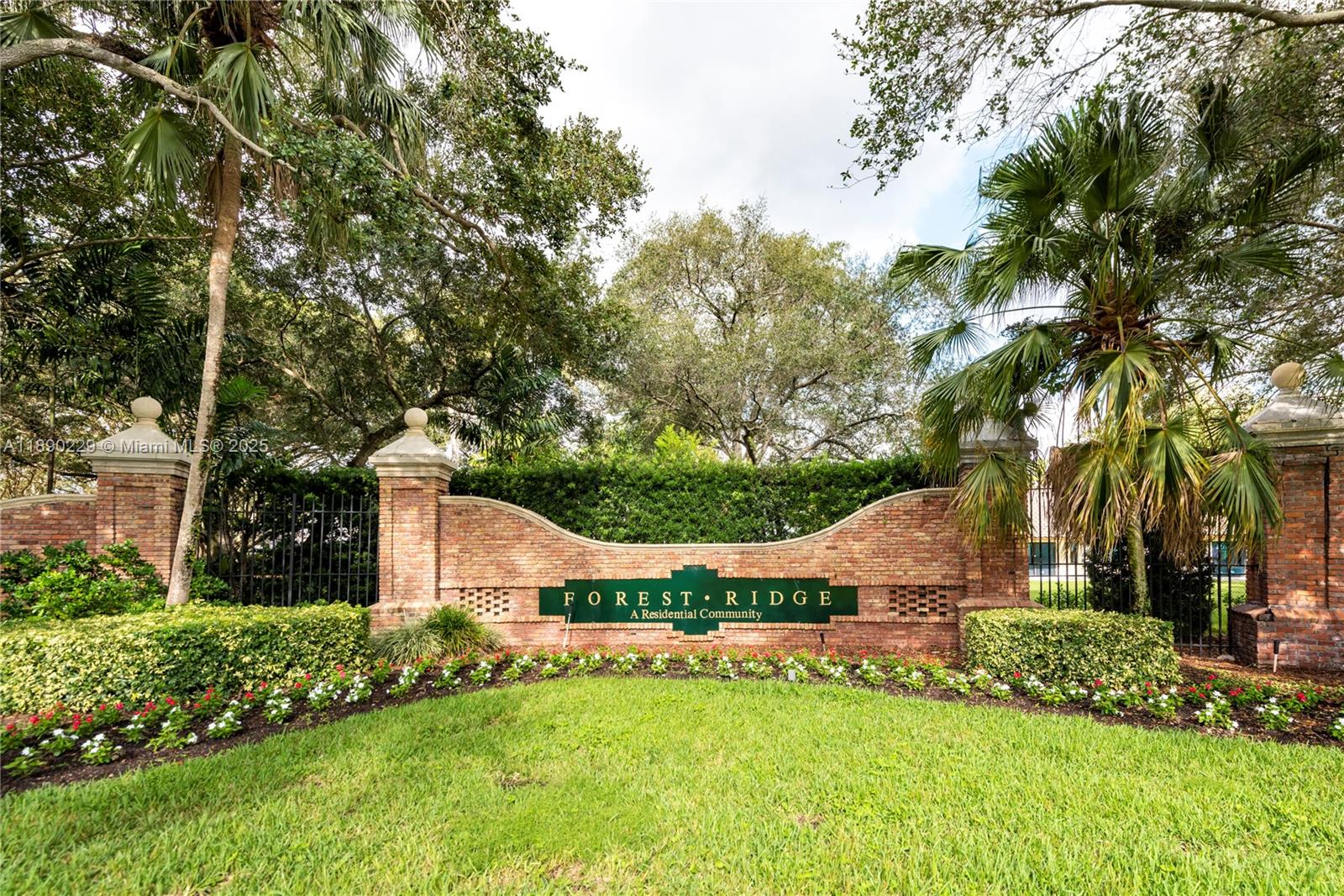 FOREST RIDGE CLUSTER HOME - Residential