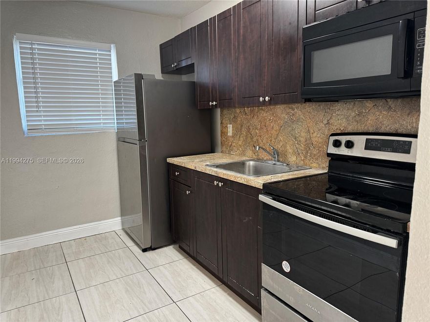 IMMEDIATE MOVE-IN! NO HOA!! 2 BED 1 BATH UNIT, SPACIOUS LAYOUT WITH TILE FLOORING THROUGHOUT, UPDATED KITCHEN AND BATH. CONVENIENT LOCATION CLOSE TO SHOPPING, DINING, AND MAJOR HIGHWAYS. UNIT WON'T LAST, CALL TODAY. No minimum credit score requirement!