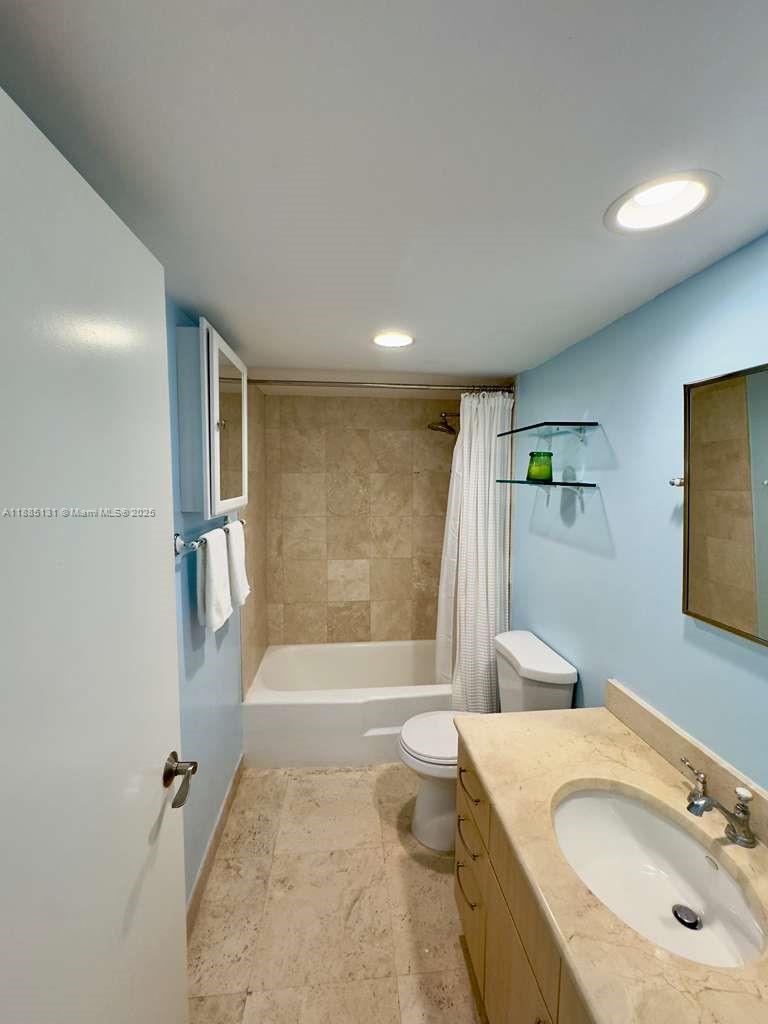 5600 CONDO - Residential