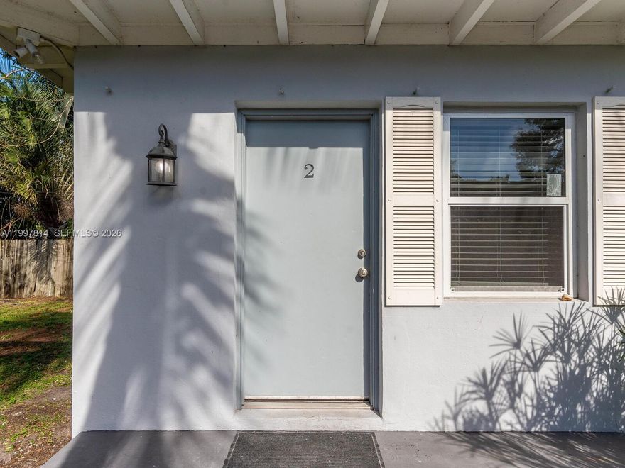 Cozy Key West Style Cottage now Available! Updated with Granite Counters, Microwave, Dishwasher, Washer/Dryer, Central A/C and Large Yard. Parking is Available and Pet Friendly.