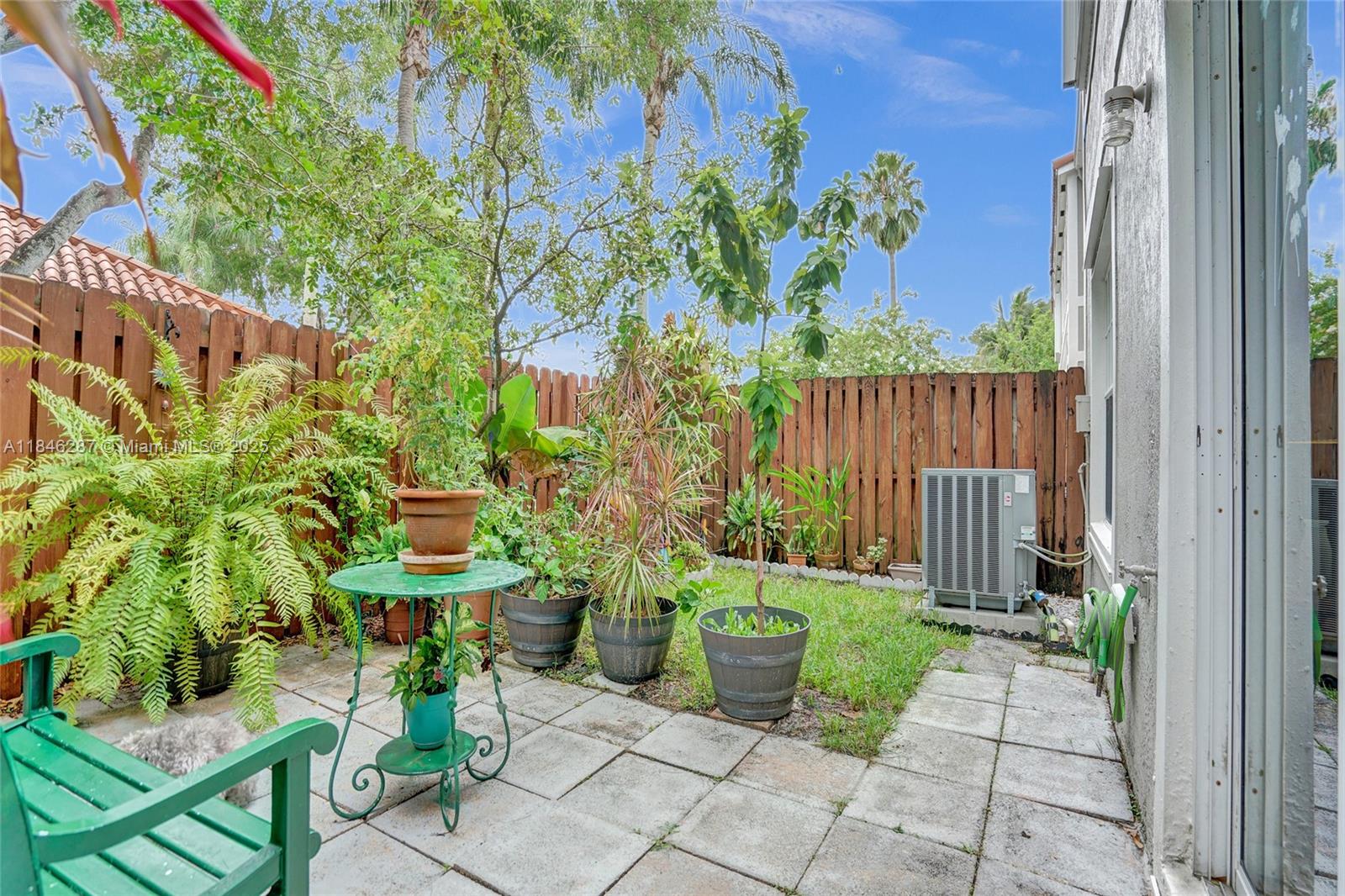 2241 SW 84th Ter, Miramar, FL, 33025/$420,000 2 2241 SW 84th Ter