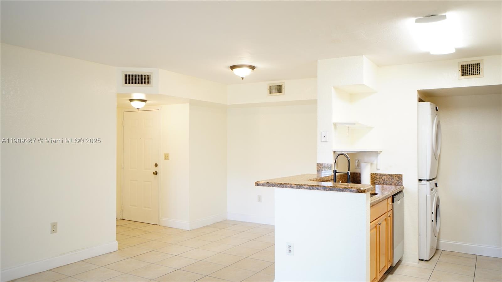 KENDALL LAKE TOWERS CONDO - Residential Lease