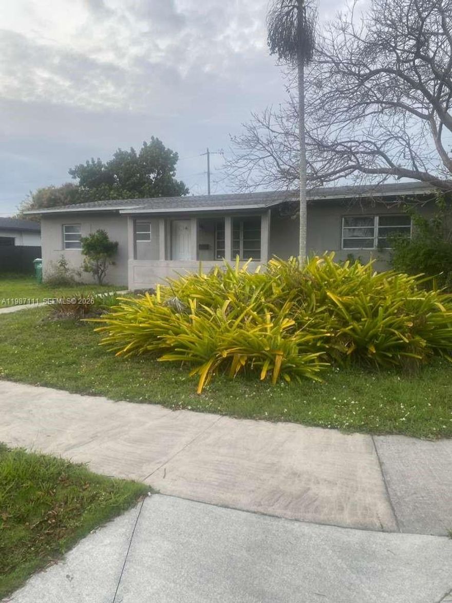 Home for rent 4 bedroom 2 bath  in the popular and rapidly growing area of Cutler Bay. Nestled is in a very pedestrian neighborhood desriable school district. Don’t miss the opportunity and schedule your visit today!