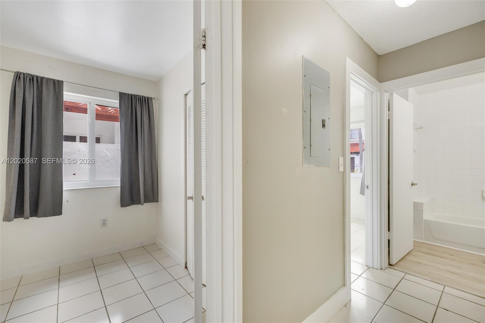 SAGA BAY TOWNHOMES - Residential
